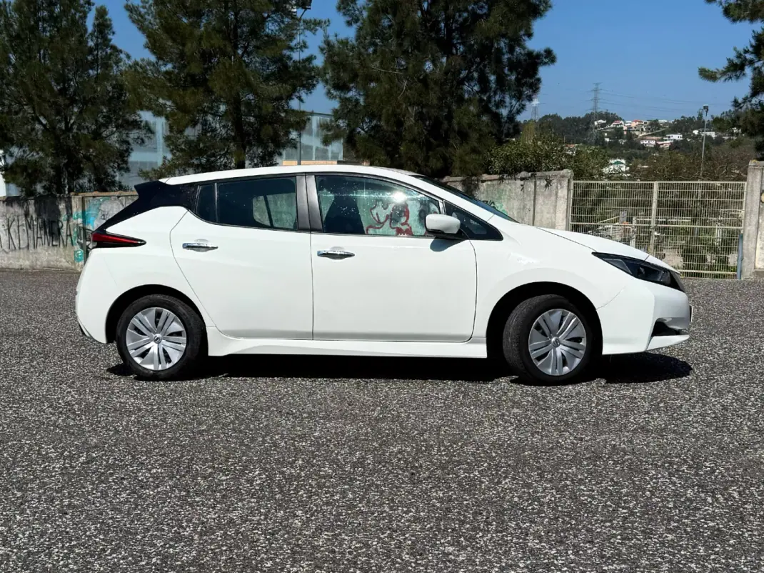 Nissan Leaf 2021 - 13900 EUR, 106000 km - AUTO.MOTO.pt - 106000km - foto 2 de 12