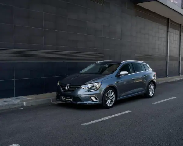 Renault Mégane Sport Tourer 2018 - 15990 EUR, 126740 km - AUTO.MOTO.pt - 126740km - foto 14 de 65