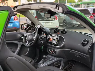 Smart Fortwo Cabrio 2019 - 12900 EUR, 58988 km - AUTO.MOTO.pt - 58988km - foto 4 de 19