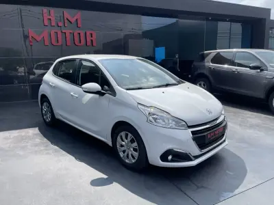 Peugeot 208 2019 - 11900 EUR, 56000 km - AUTO.MOTO.pt - 56000km - foto 2 de 13