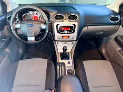Ford Focus SW 2010 - 7490 EUR, 253040 km - AUTO.MOTO.pt - 253040km - foto 10 de 13