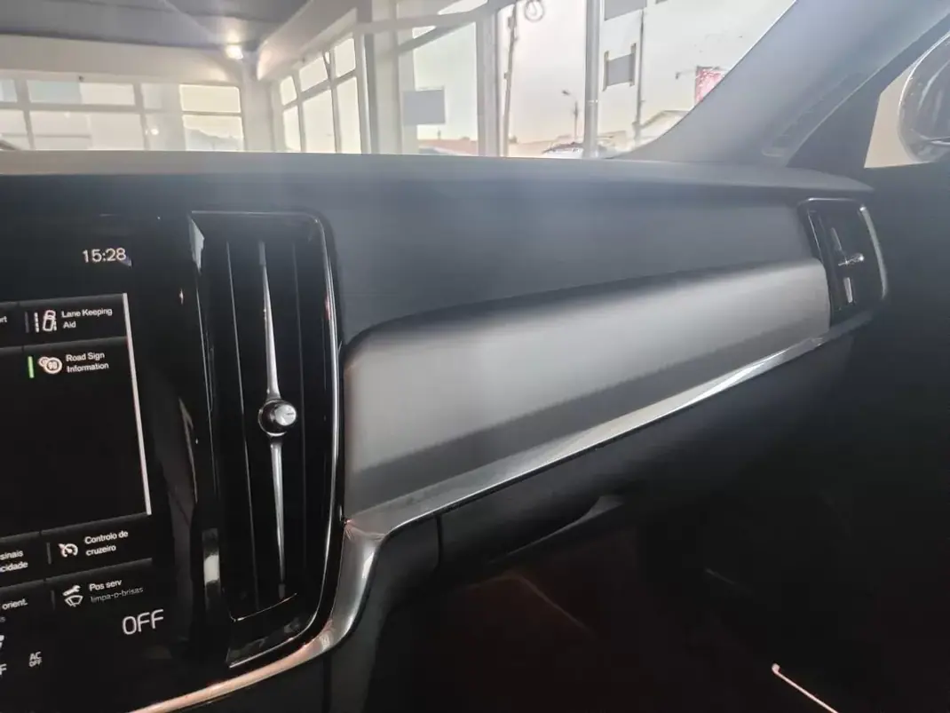 Volvo V90 2017 - 23500 EUR, 131000 km - AUTO.MOTO.pt - 131000km - foto 39 de 39