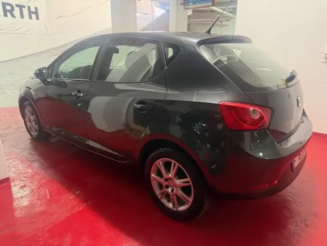 SEAT Ibiza 2010 - 5750 EUR, 156000 km - AUTO.MOTO.pt - 156000km - foto 6 de 33