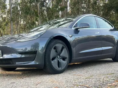 Tesla Model 3 2020 - 21900 EUR, 161211 km - AUTO.MOTO.pt - 161211km - foto 4 de 29