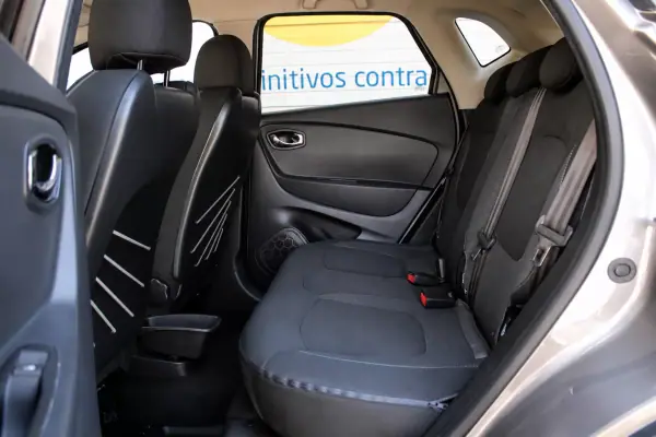 Renault Captur 2015 - 11850 EUR, 76500 km - AUTO.MOTO.pt - 76500km - foto 24 de 24