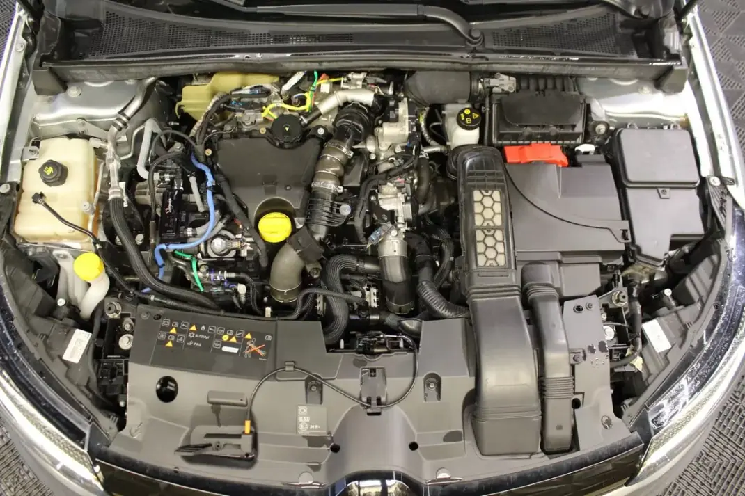 Renault Mégane Sport Tourer 2021 - 15290 EUR, 168000 km - AUTO.MOTO.pt - 168000km - foto 27 de 30