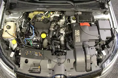 Renault Mégane Sport Tourer 2021 - 15290 EUR, 168000 km - AUTO.MOTO.pt - 168000km - foto 27 de 30