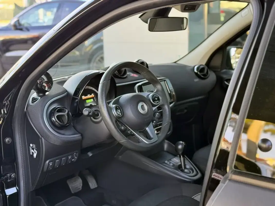 Smart ForFour 2020 - 12990 EUR, 37813 km - AUTO.MOTO.pt - 37813km - foto 4 de 17