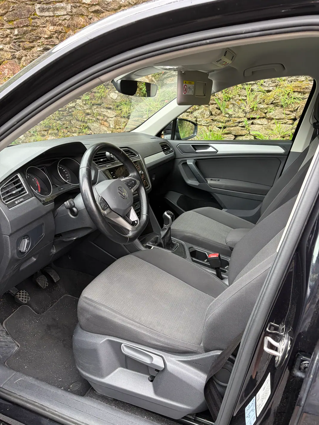 Volkswagen Tiguan 2021 - 20999 EUR, 99000 km - AUTO.MOTO.pt - 99000km - foto 5 de 8