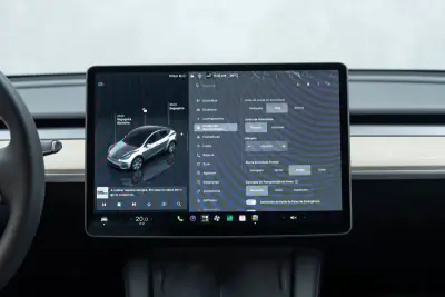 Tesla Model Y 2023 - 35950 EUR, 57000 km - 57000km - foto 33 de 49