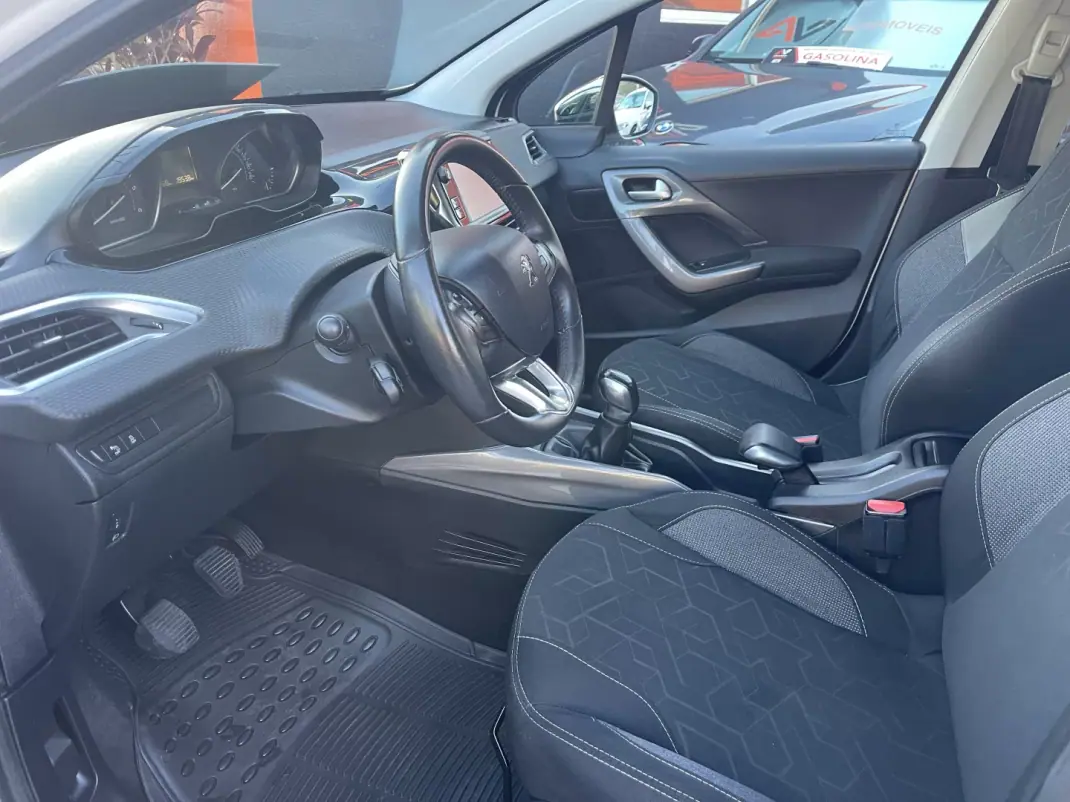 Peugeot 2008 2017 - 11950 EUR, 161968 km - AUTO.MOTO.pt - 161968km - foto 8 de 12