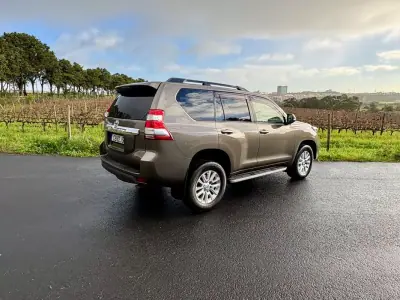 Toyota Land Cruiser 2015 - 59900 EUR, 145722 km - AUTO.MOTO.pt - 145722km - foto 2 de 15