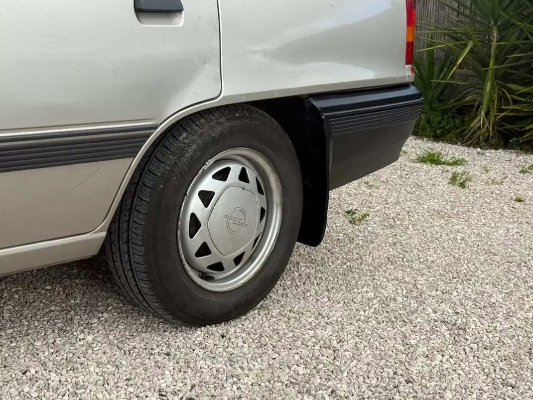 Opel Kadett 1991 - 1950 EUR, 48000 km - AUTO.MOTO.pt - 48000km - foto 4 de 15