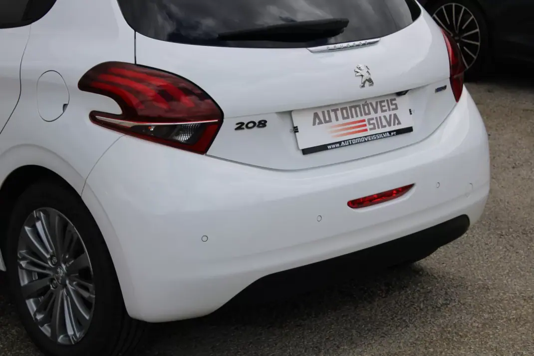 Peugeot 208 2016 - 8250 EUR, 137000 km - 137000km - foto 15 de 26