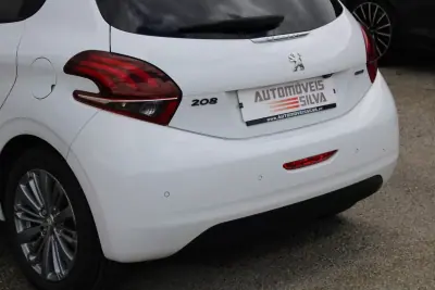 Peugeot 208 2016 - 8250 EUR, 137000 km - AUTO.MOTO.pt - 137000km - foto 15 de 26