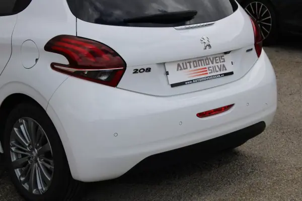 Peugeot 208 2016 - 8250 EUR, 137000 km - AUTO.MOTO.pt - 137000km - foto 15 de 26