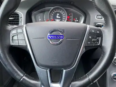 Volvo V60 2017 - 17900 EUR, 165010 km - AUTO.MOTO.pt - 165010km - foto 11 de 23