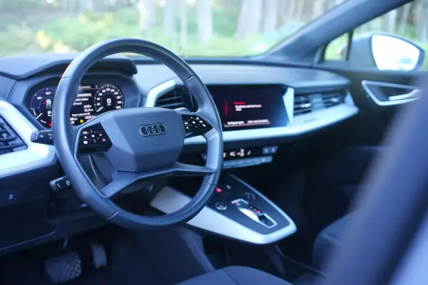 Audi Q4 e-tron 2022 - 28490 EUR, 52000 km - AUTO.MOTO.pt - 52000km - foto 20 de 25