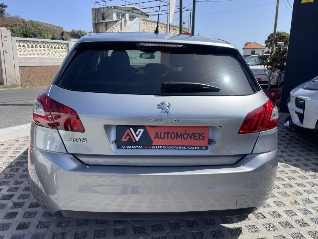 Peugeot 308 2017 - 11950 EUR, 120818 km - 120818km - foto 6 de 12