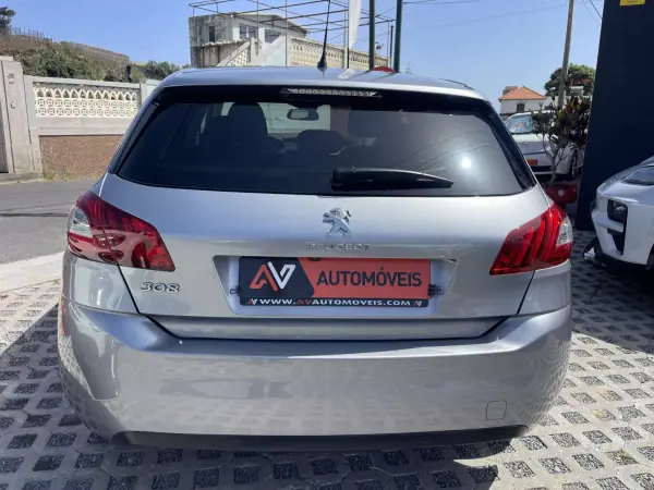 Peugeot 308 2017 - 11950 EUR, 120818 km - AUTO.MOTO.pt - 120818km - foto 6 de 12