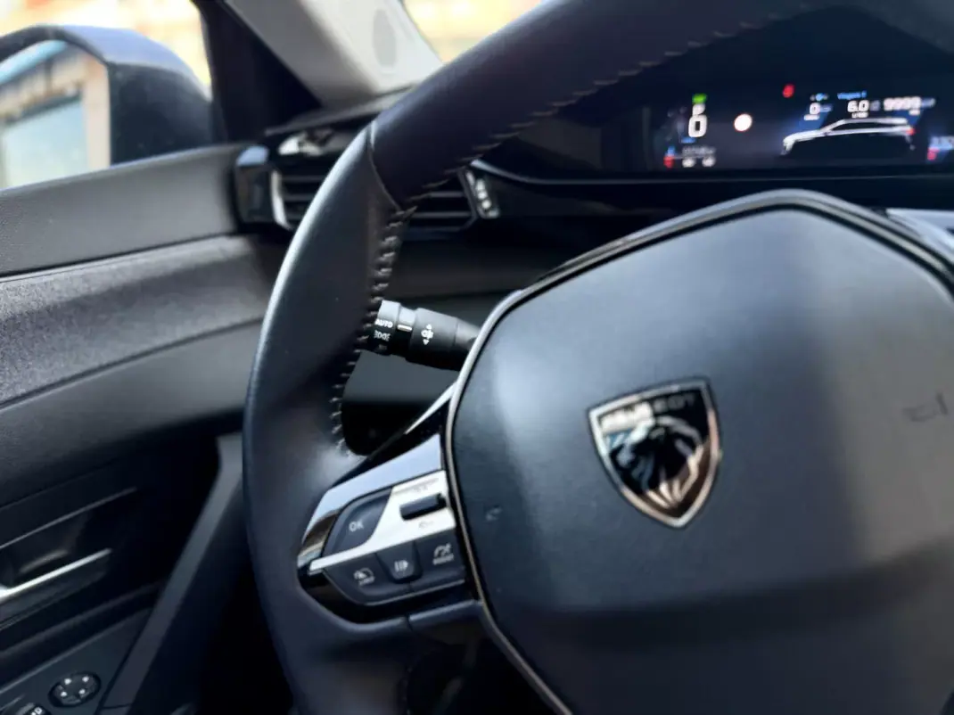 Peugeot 308 SW 2023 - 21950 EUR, 51000 km - 51000km - foto 18 de 25