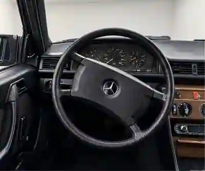 Mercedes-Benz 190 1996 — foto 5 de 11