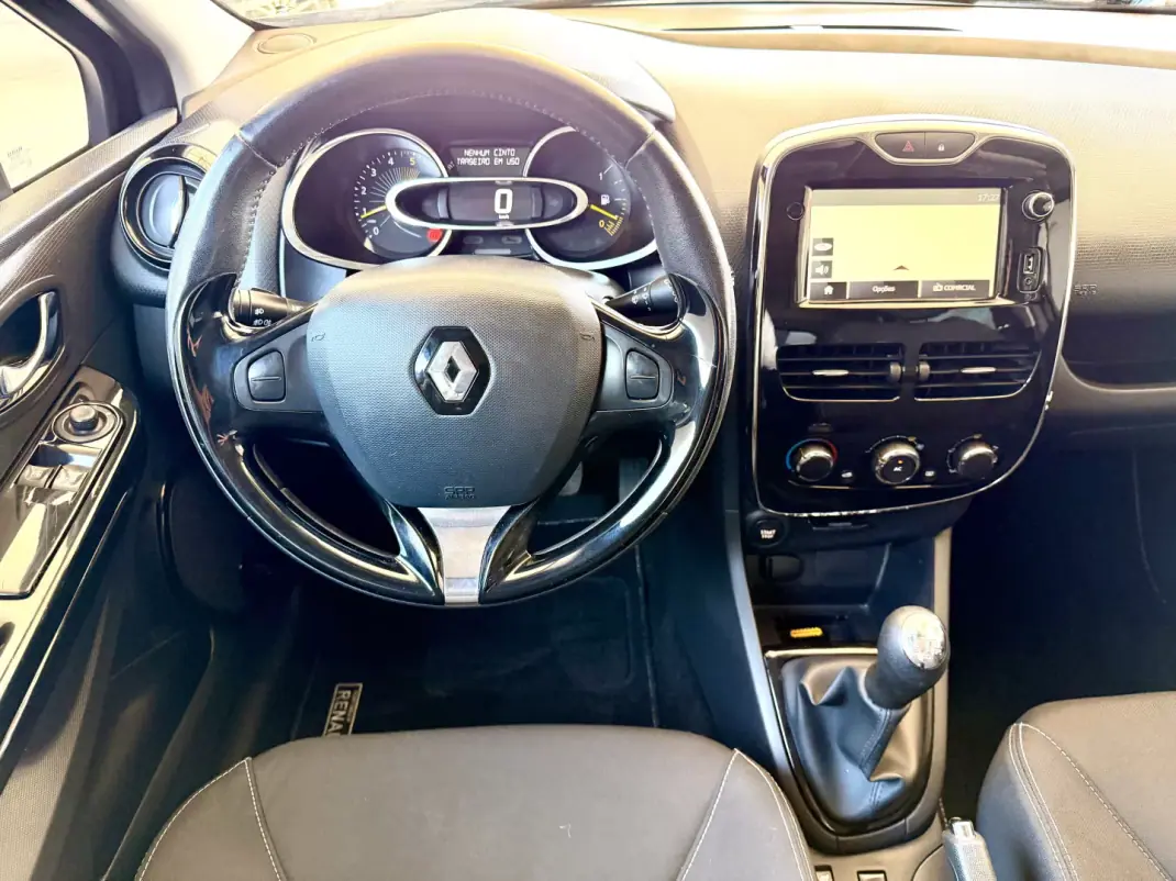 Renault Clio Sport Tourer 2013 - 7990 EUR, 202124 km - AUTO.MOTO.pt - 202124km - foto 11 de 13
