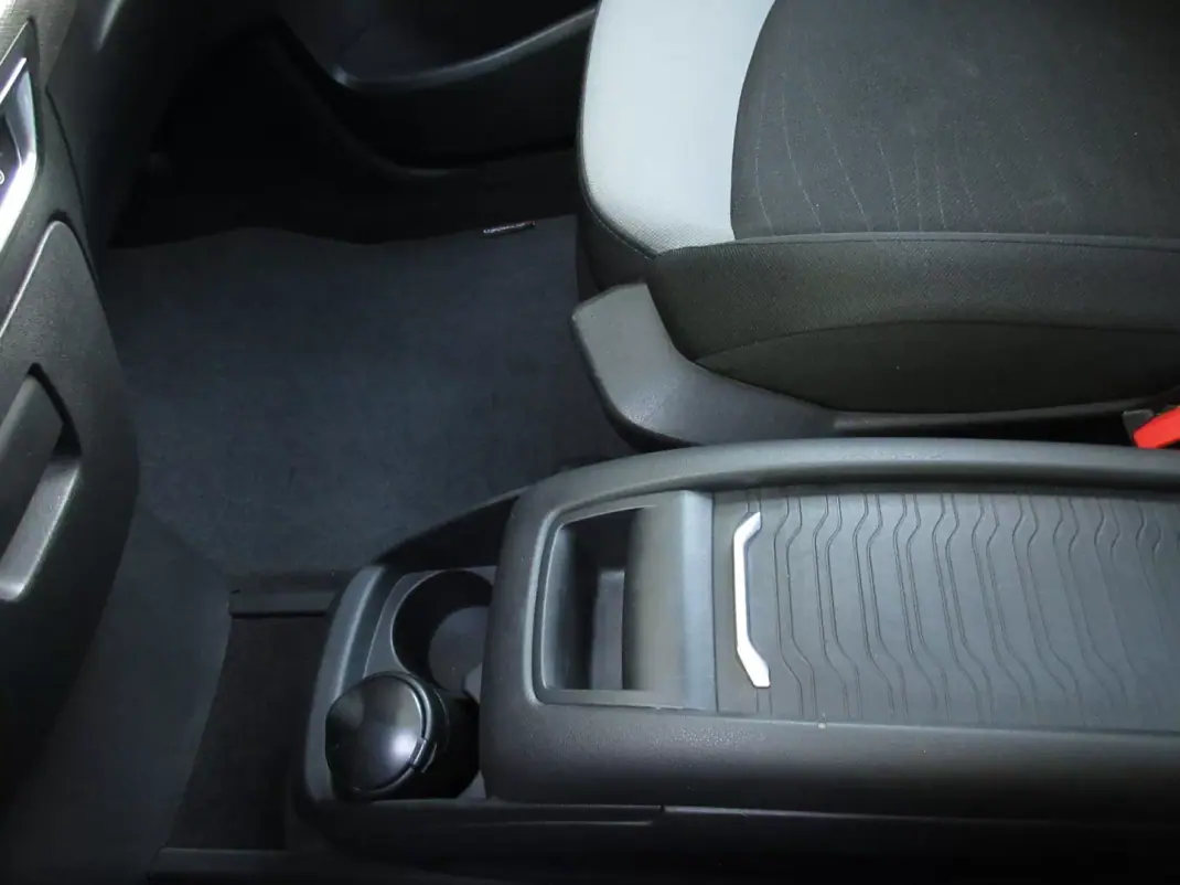 Citroën C4 Grand Picasso 2014 - 11490 EUR, 185000 km - AUTO.MOTO.pt - 185000km - foto 58 de 60