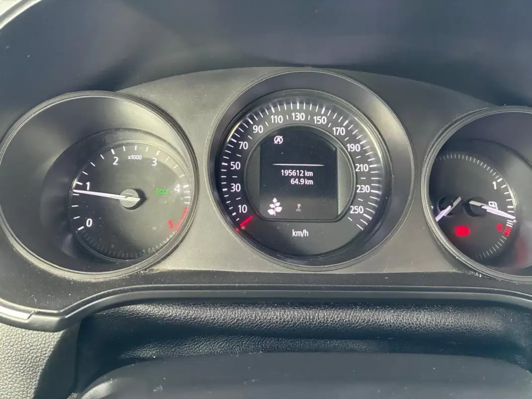 Renault Mégane Sport Tourer 2019 - 9900 EUR, 193000 km - AUTO.MOTO.pt - 193000km - foto 11 de 19