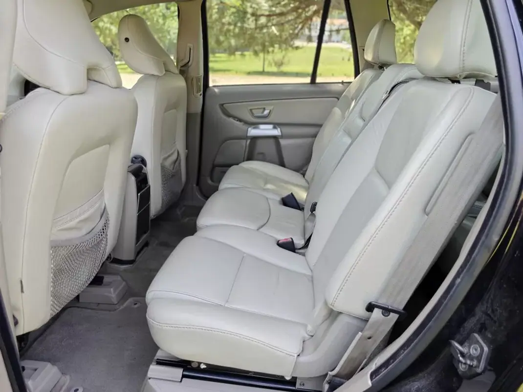 Volvo XC 90 2005 - 8490 EUR, 243750 km - AUTO.MOTO.pt - 243750km - foto 14 de 35