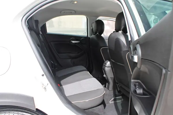 Fiat 500X 2019 - 13900 EUR, 122366 km - AUTO.MOTO.pt - 122366km - foto 15 de 22