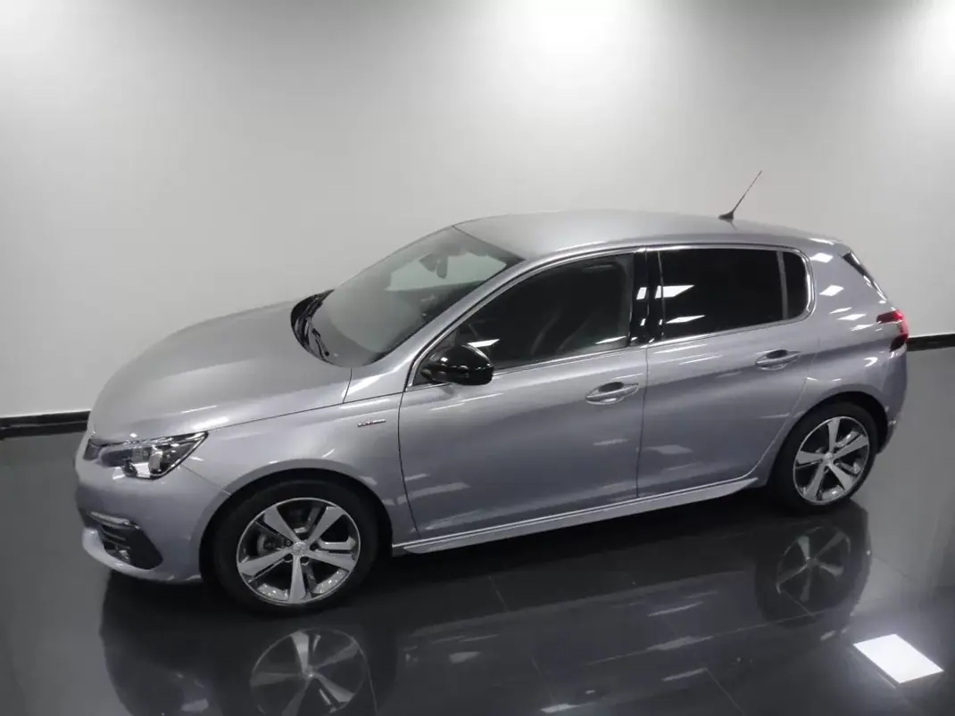 Peugeot 308 2020 - 14990 EUR, 60000 km - AUTO.MOTO.pt - 60000km - foto 12 de 33