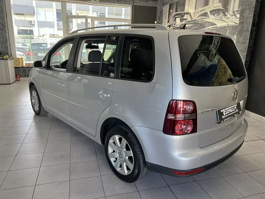Volkswagen Touran 2008 - 8900 EUR, 243598 km - AUTO.MOTO.pt - 243598km - foto 3 de 23