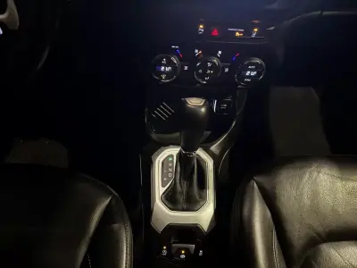 Jeep Renegade 2018 - 18900 EUR, 75000 km - AUTO.MOTO.pt - 75000km - foto 14 de 19