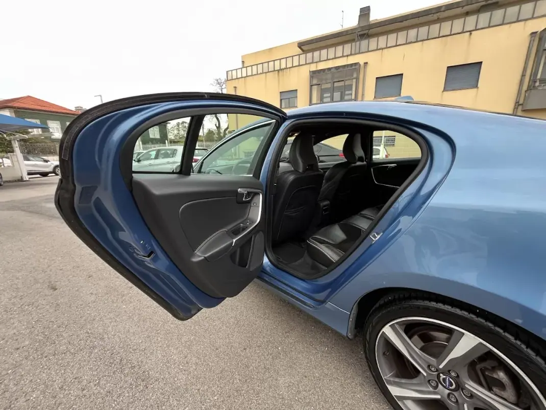 Volvo S60 2015 - 11950 EUR, 225000 km - AUTO.MOTO.pt - 225000km - foto 41 de 53