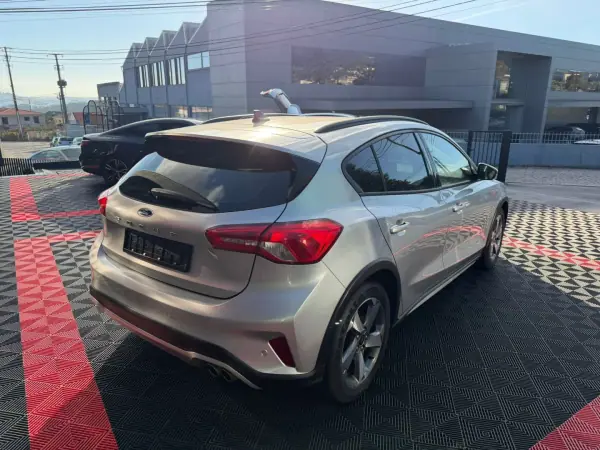 Ford Focus 2020 - 16500 EUR, 103000 km - AUTO.MOTO.pt - 103000km - foto 3 de 10