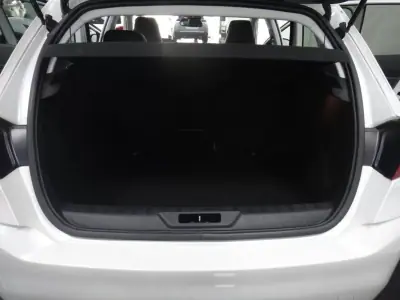 Peugeot 308 2016 - 10500 EUR, 136000 km - AUTO.MOTO.pt - 136000km - foto 16 de 26