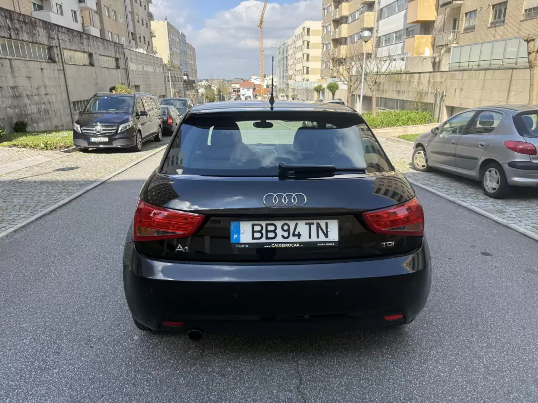Audi A1 2011 - 8450 EUR, 203000 km - AUTO.MOTO.pt - 203000km - foto 5 de 14
