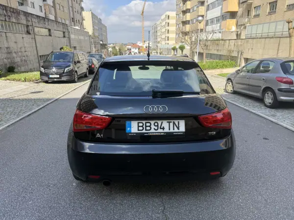 Audi A1 2011 - 8450 EUR, 203000 km - AUTO.MOTO.pt - 203000km - foto 5 de 14