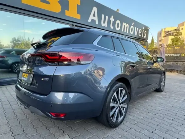 Renault Mégane Sport Tourer 2021 - 21000 EUR, 62000 km - AUTO.MOTO.pt - 62000km - foto 9 de 12