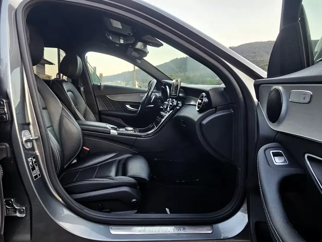 Mercedes-Benz C 220 2017 - 26500 EUR, 126000 km - AUTO.MOTO.pt - 126000km - foto 30 de 32
