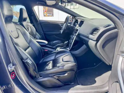 Volvo V40 2014 - 12500 EUR, 191000 km - AUTO.MOTO.pt - 191000km - foto 24 de 25