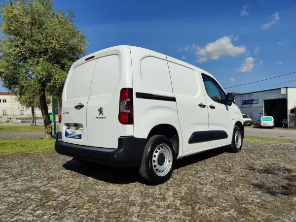 Peugeot Partner 1.5 BlueHDi Pro Standard 2021 - 13990 EUR, 113662 km - AUTO.MOTO.pt - 113662km - foto 6 de 10
