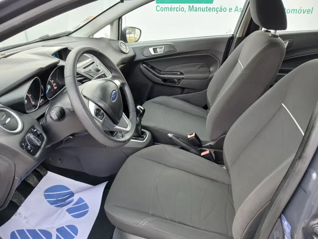 Ford Fiesta 2013 - 8150 EUR, 106782 km - AUTO.MOTO.pt - 106782km - foto 15 de 26