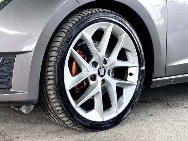 SEAT Leon ST 2015 - 16500 EUR, 196075 km - AUTO.MOTO.pt - 196075km - foto 2 de 30