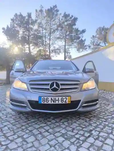 Mercedes-Benz C 220 2011 - 12500 EUR, 160000 km - AUTO.MOTO.pt - 160000km - foto 12 de 15