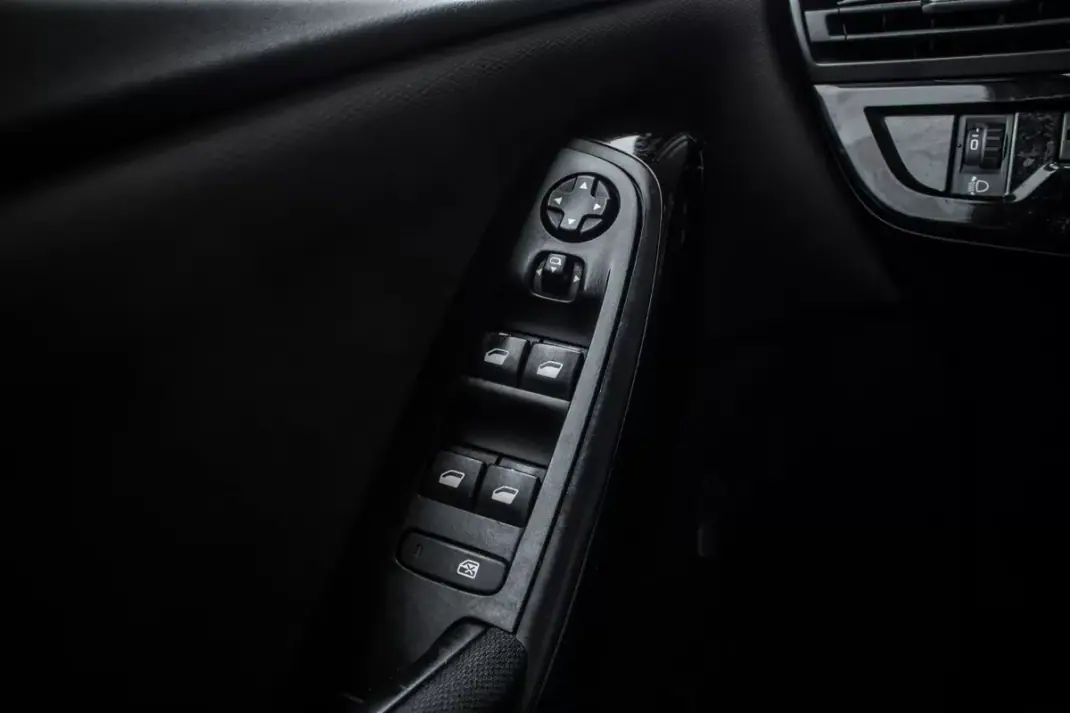 Citroën Grand C4 Spacetourer 2018 - 9900 EUR, 367153 km - AUTO.MOTO.pt - 367153km - foto 15 de 37