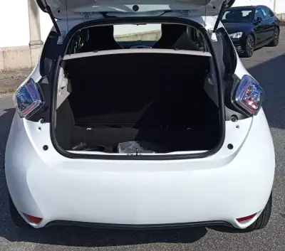 Renault Zoe 2019 - 11490 EUR, 14871 km - AUTO.MOTO.pt - 14871km - foto 9 de 16