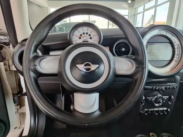 MINI One 2011 - 8250 EUR, 180000 km - AUTO.MOTO.pt - 180000km - foto 26 de 34