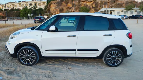 Fiat 500L 2019 - 10950 EUR, 102000 km - AUTO.MOTO.pt - 102000km - foto 2 de 13